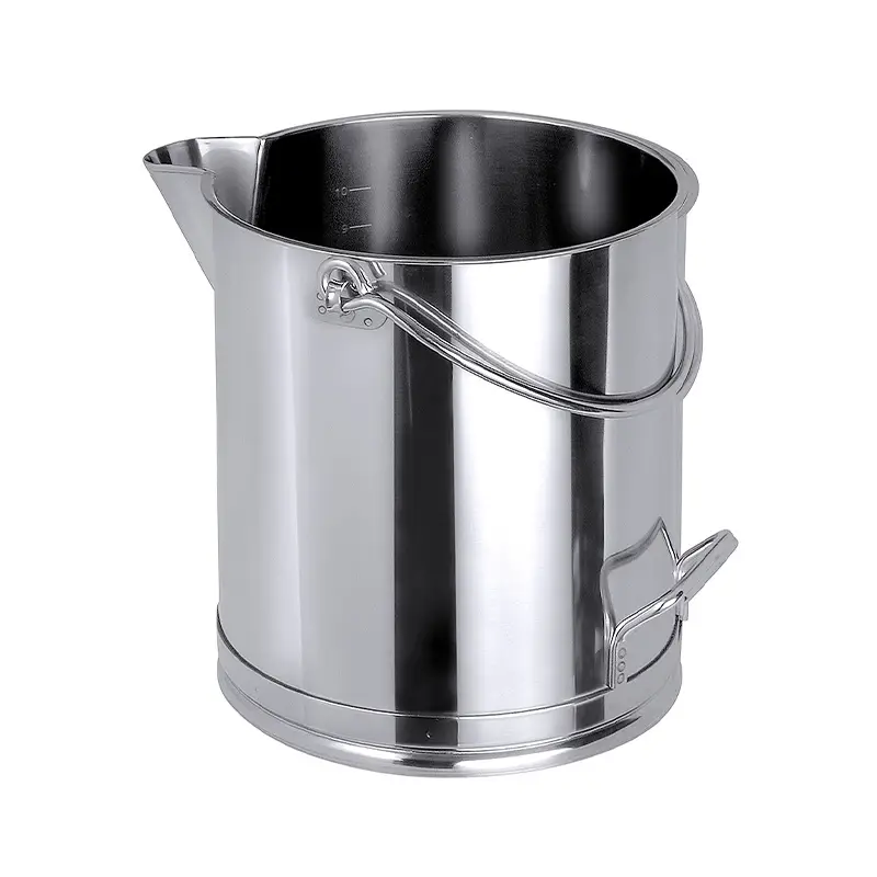 Emmer recht met schenktuit RVS 18/10 15 liter