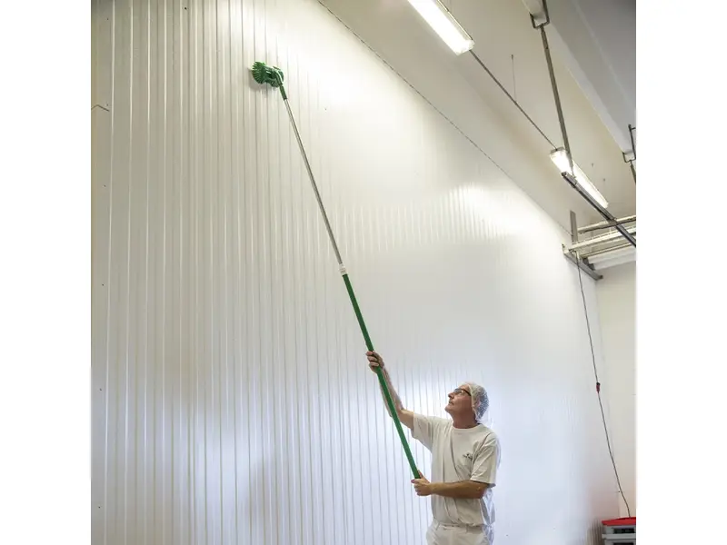 Vikan 70673 hoekverstelbare borstel met waterdoorvoer 240 mm blauw
