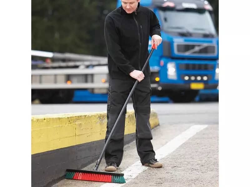 Vikan VTS 311752 garage bezem hard FSC hout 665 mm