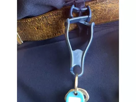 Detectamet veiligheidsklem detecteerbaar met riemclip blauw
